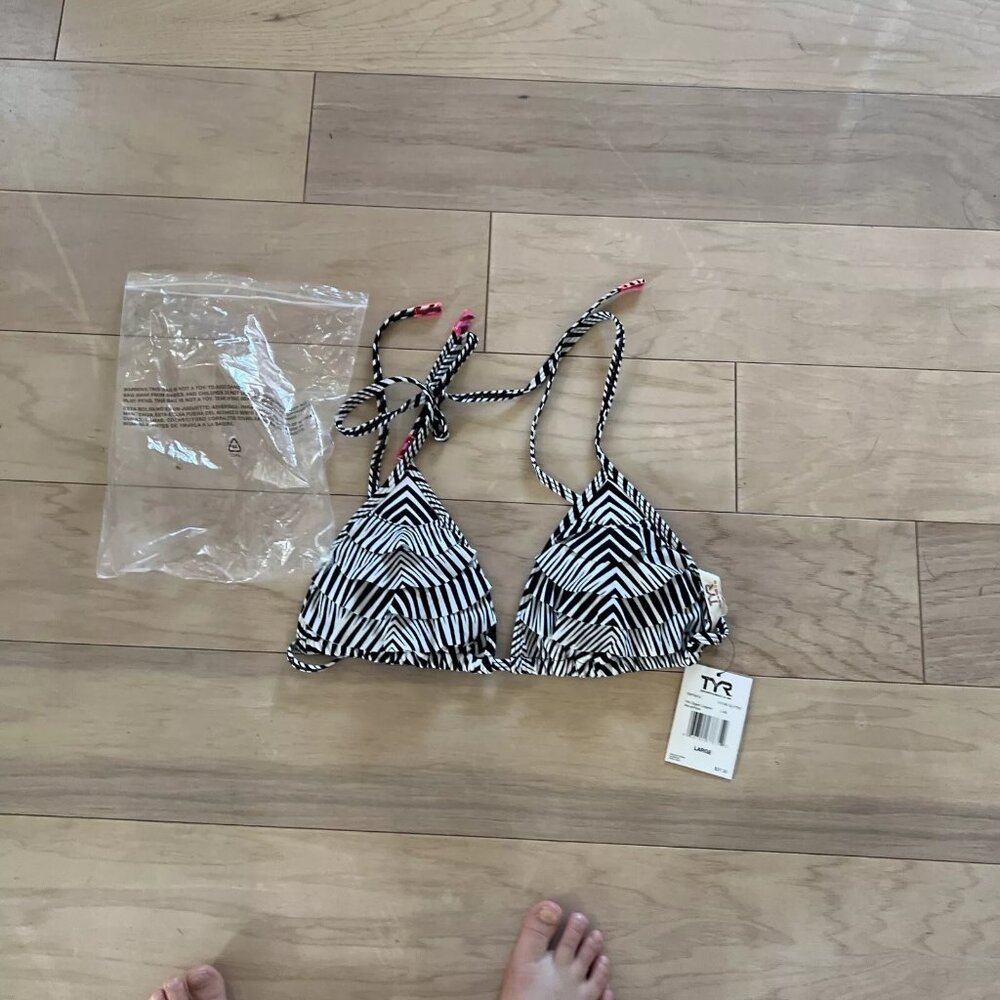 TYR HB Zig Zag Laser Ruffle Triangle Bra w/Pads Bikini Top Black White Sz Large